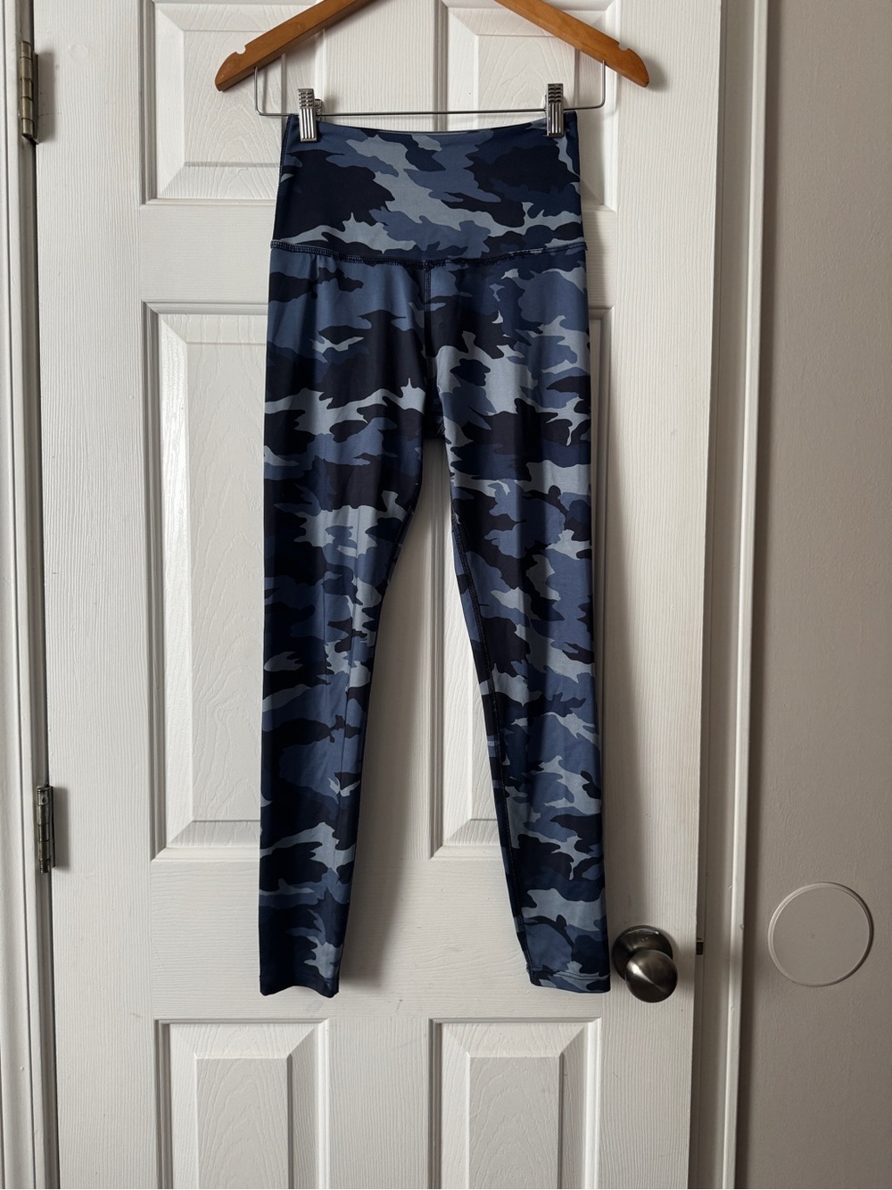 Beyond Yoga Blue Camo High-Waisted Leggings Women’s Size Small